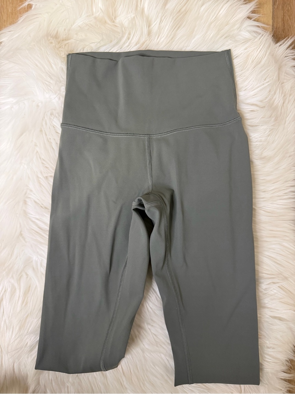 lululemon athletica High-Rise Wunder Train 25 inch Leggings in Sage Green Size 2 - Picture 2 of 5